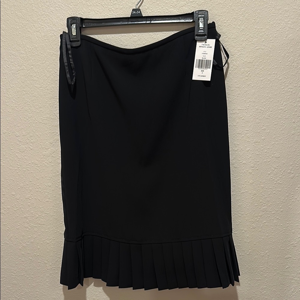 Tahari Black Knee-Length Pleated Pencil Skirt